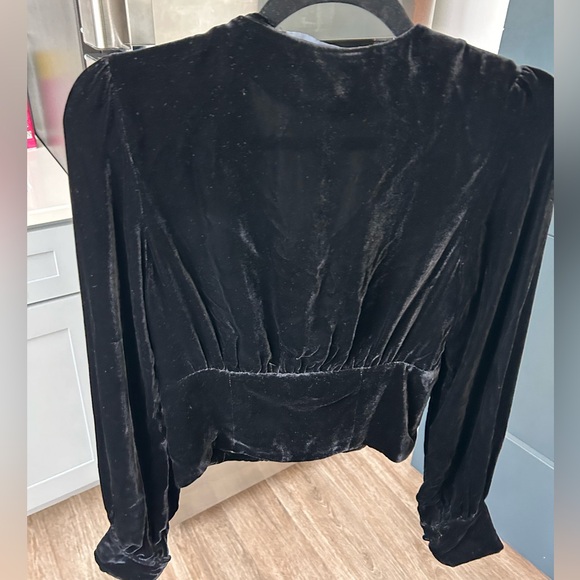 Realisation Par The Kaia Black Velvet Top - Picture 5 of 5